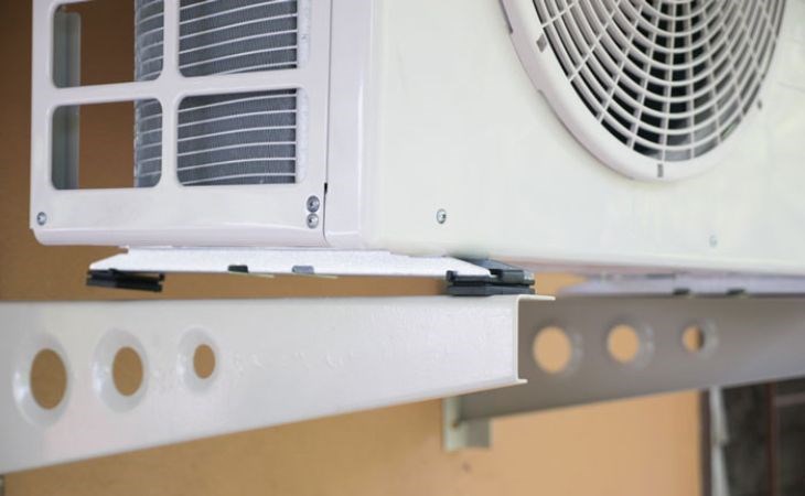 Ron cao su của cục nóng bị mài mòn nên bộ phận không còn độ bám dính, dễ tạo ra tiếng kêu khi vận hành