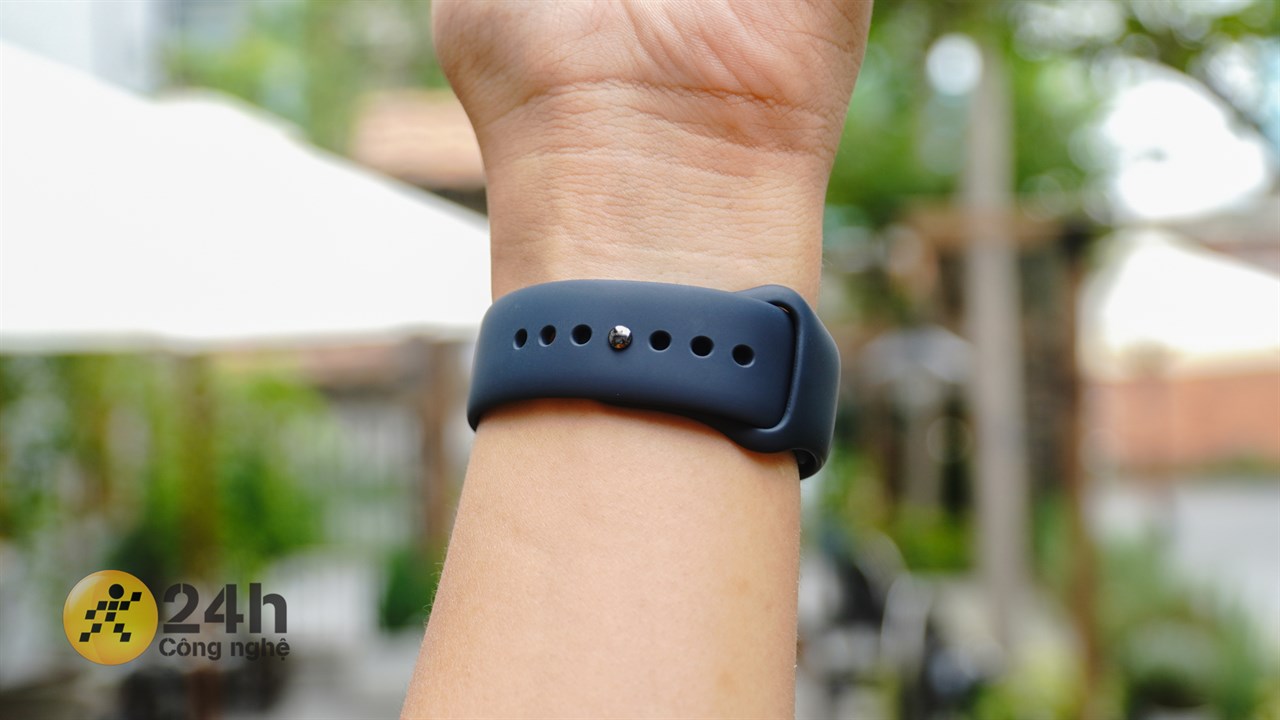 Dây silicone dẻo giúp bạn không bị cấn hay khó chịu khi đeo lâu