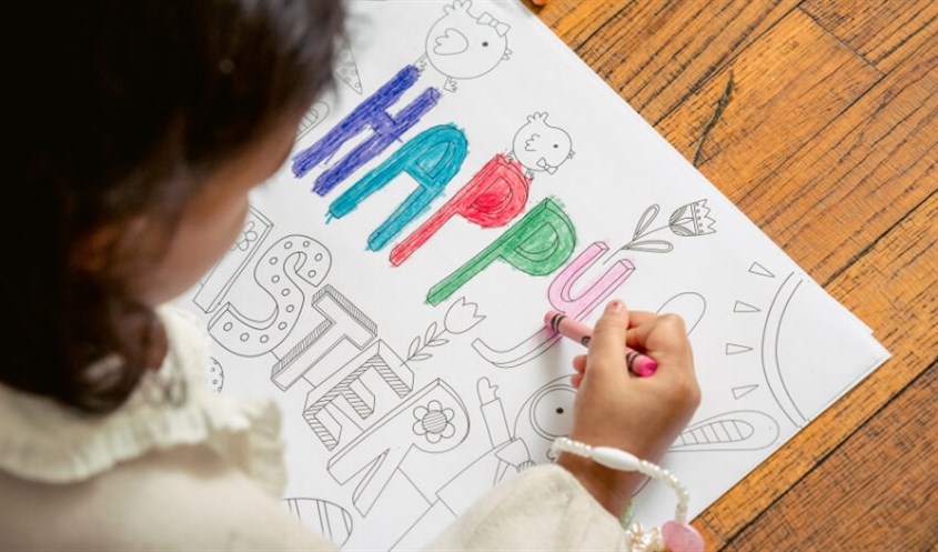 Tùy vào sở thích, độ tuổi và giới tính mà ba mẹ nên chọn sách tô màu cho bé