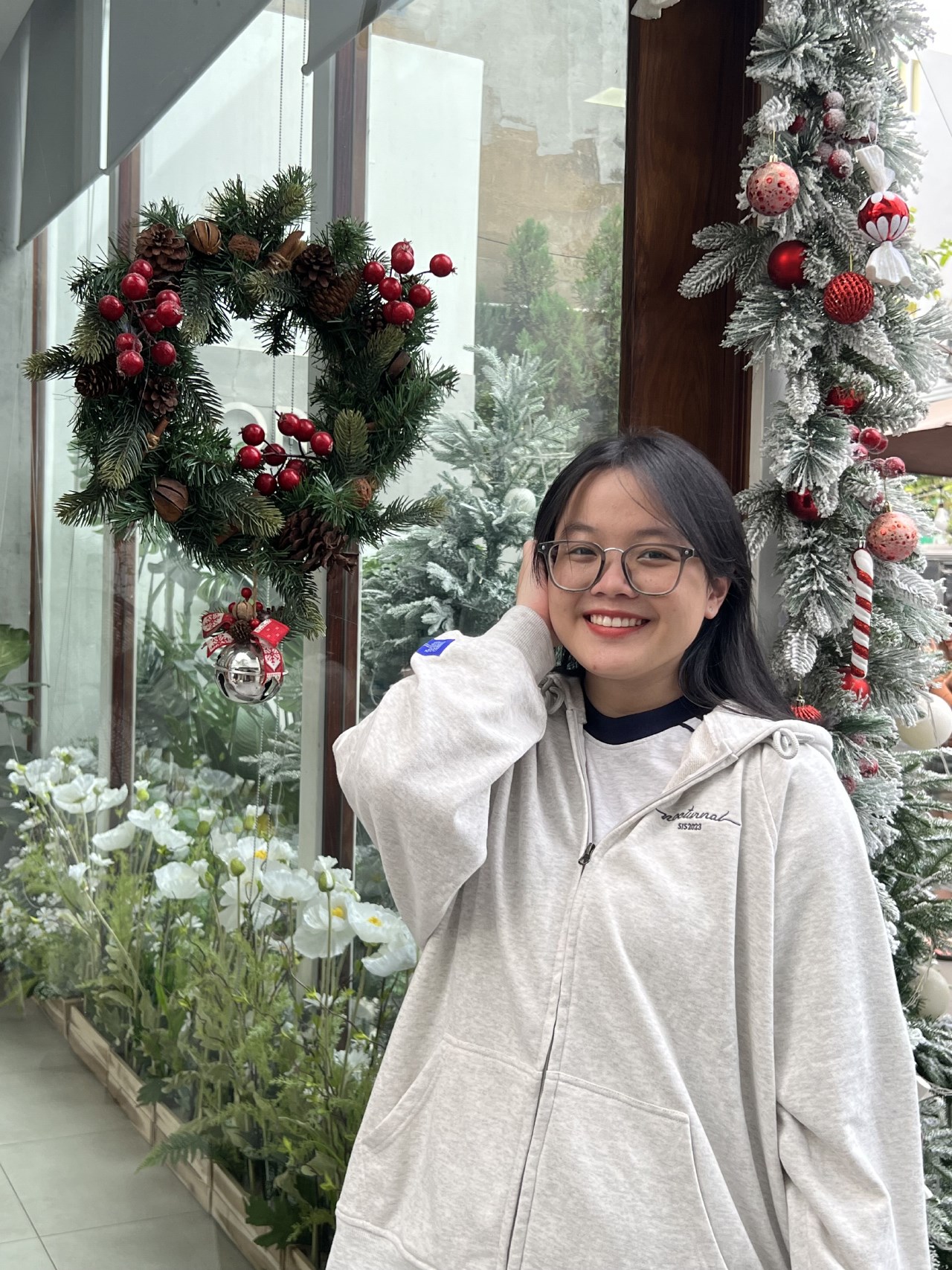 Ảnh chụp người trong điều kiện đủ sáng từ camera iPhone 13 Pro. Ảnh chụp người trong điều kiện đủ sáng từ camera iPhone 13 Pro.