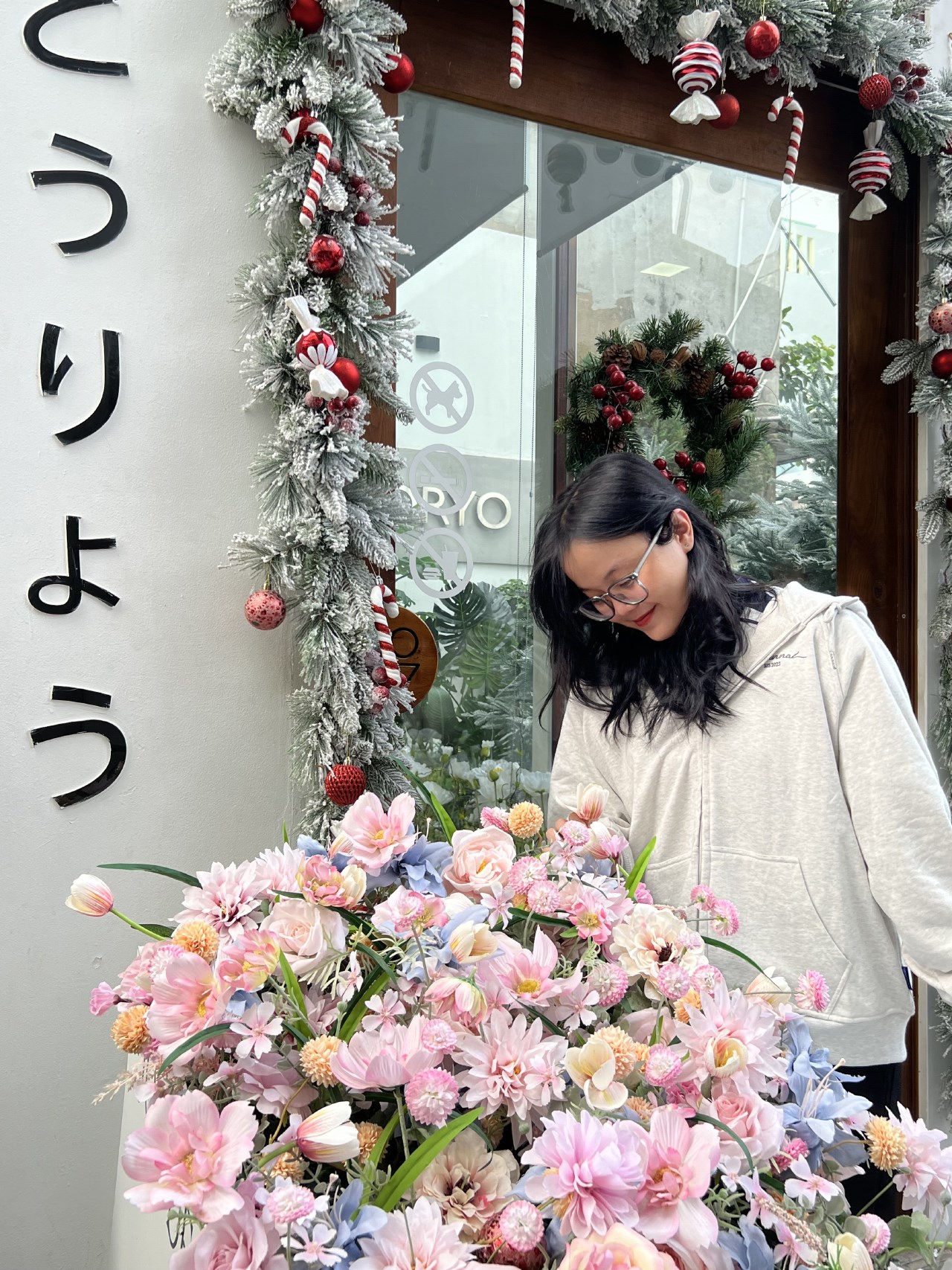 Ảnh chụp người trong điều kiện đủ sáng từ camera iPhone 13 Pro. Ảnh chụp người trong điều kiện đủ sáng từ camera iPhone 13 Pro.