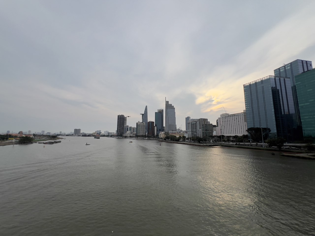 Ảnh chụp góc rộng trong điều kiện đủ sáng từ camera của iPhone 13 Pro. Ảnh chụp góc rộng trong điều kiện đủ sáng từ camera của iPhone 13 Pro.