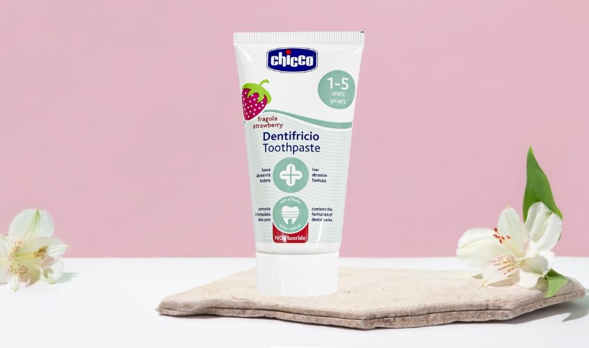 Kem đánh răng cho bé Chicco hương dâu 50 ml (từ 1 - 5 tuổi)