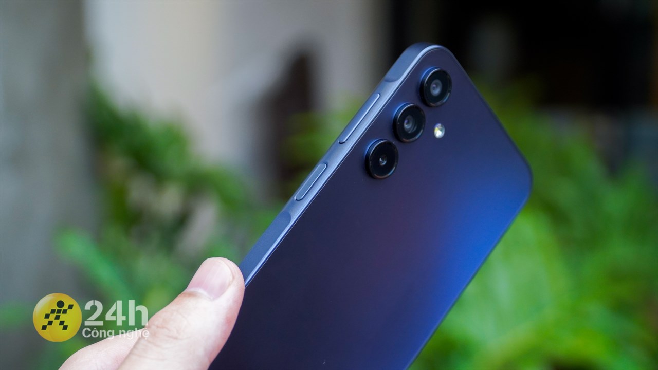 Galaxy A15 5G còn sở hữu thiết kế độc đáo với khug viền nổi mang tên Key Island.