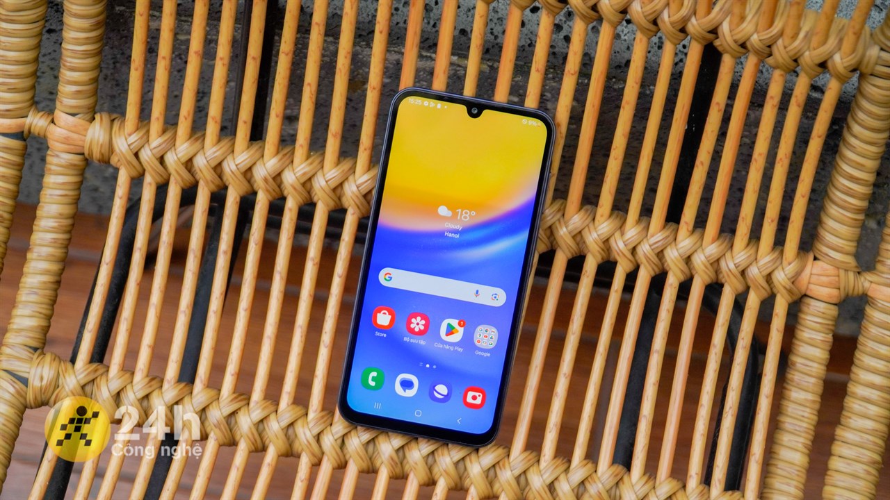 Màn hình Galaxy A15 5G có không gian hiển thị rộng rãi và chất lượng hiển thị tốt.