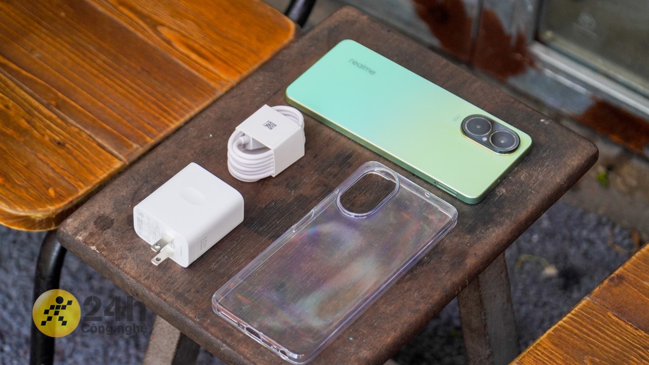 Bên trong hộp đựng realme C67 chứa đầy đủ những món phụ kiện cần thiết. Bên trong hộp đựng realme C67 chứa đầy đủ những món phụ kiện cần thiết.