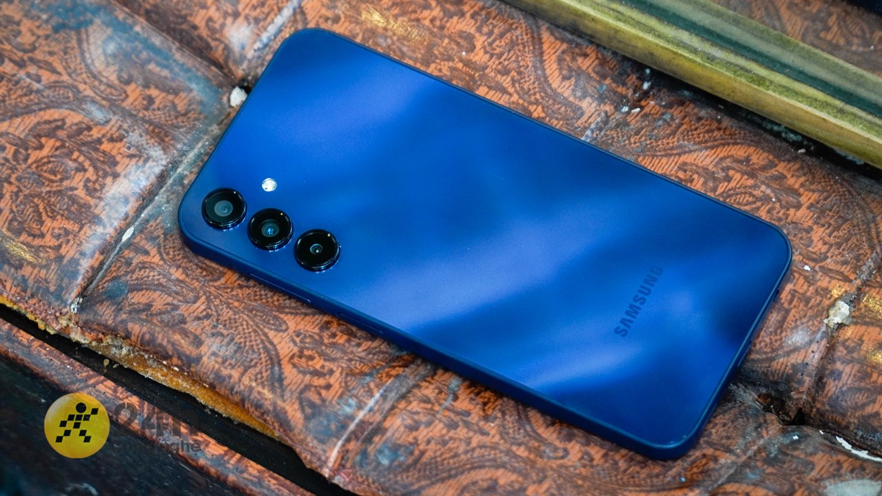 Galaxy A15 5G mang đến cảm giác gọn gàng hơn trước. Galaxy A15 5G mang đến cảm giác gọn gàng hơn trước.