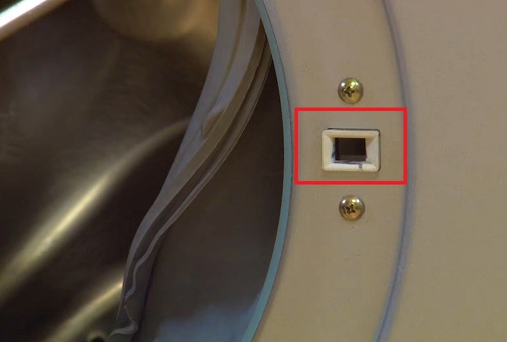 Công tắc cửa máy giặt LG có thể bị hư hoặc bị lỏng
