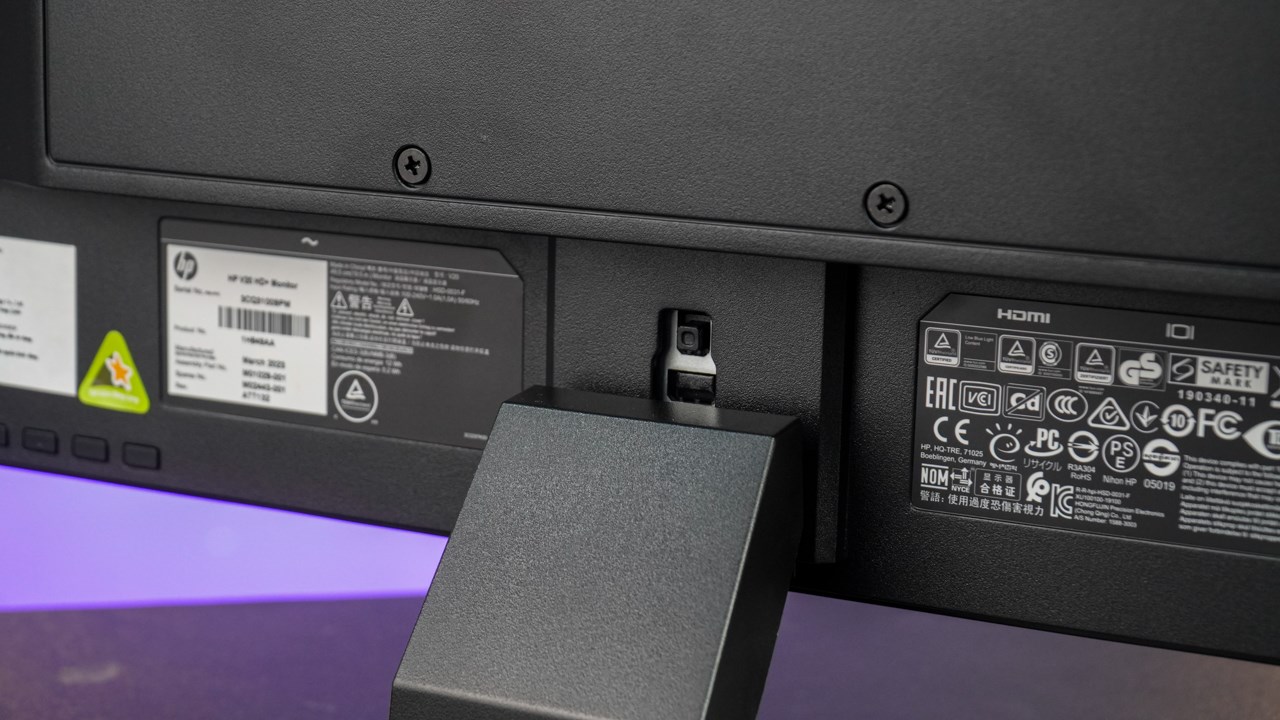 Phần chân đế của HP LCD V24i rất vững chắc, có thể điều chỉnh góc nhìn linh hoạt