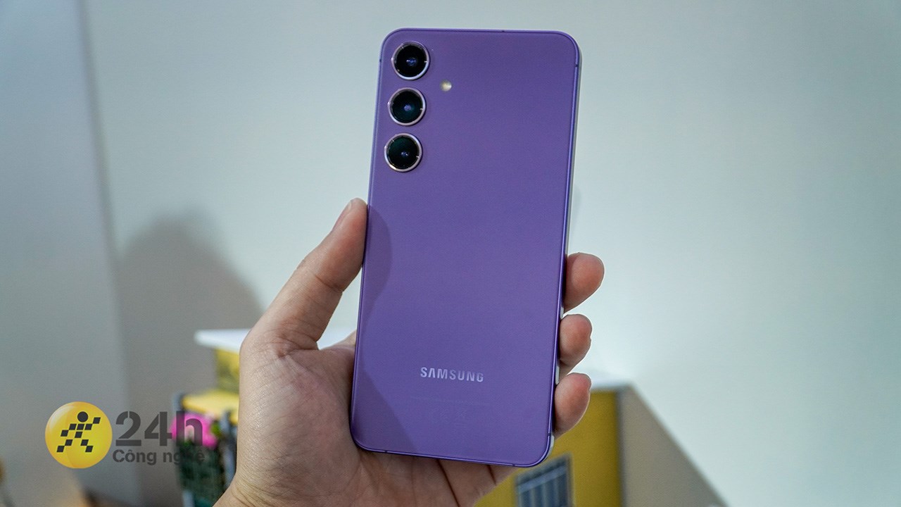 Màu tím Cobalt trên Galaxy S24 Plus