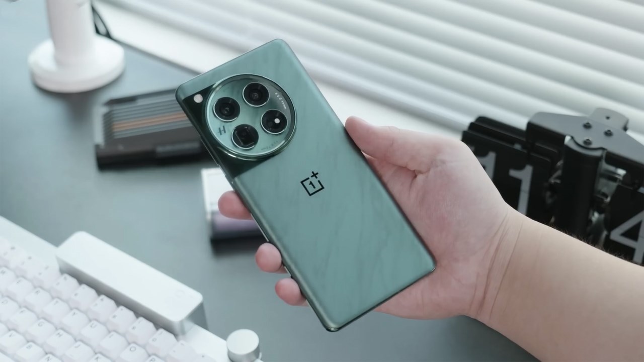 OnePlus 12 là một phiên bản hoàn thiện hơn của OnePlus 11 OnePlus 12 là một phiên bản hoàn thiện hơn của OnePlus 11