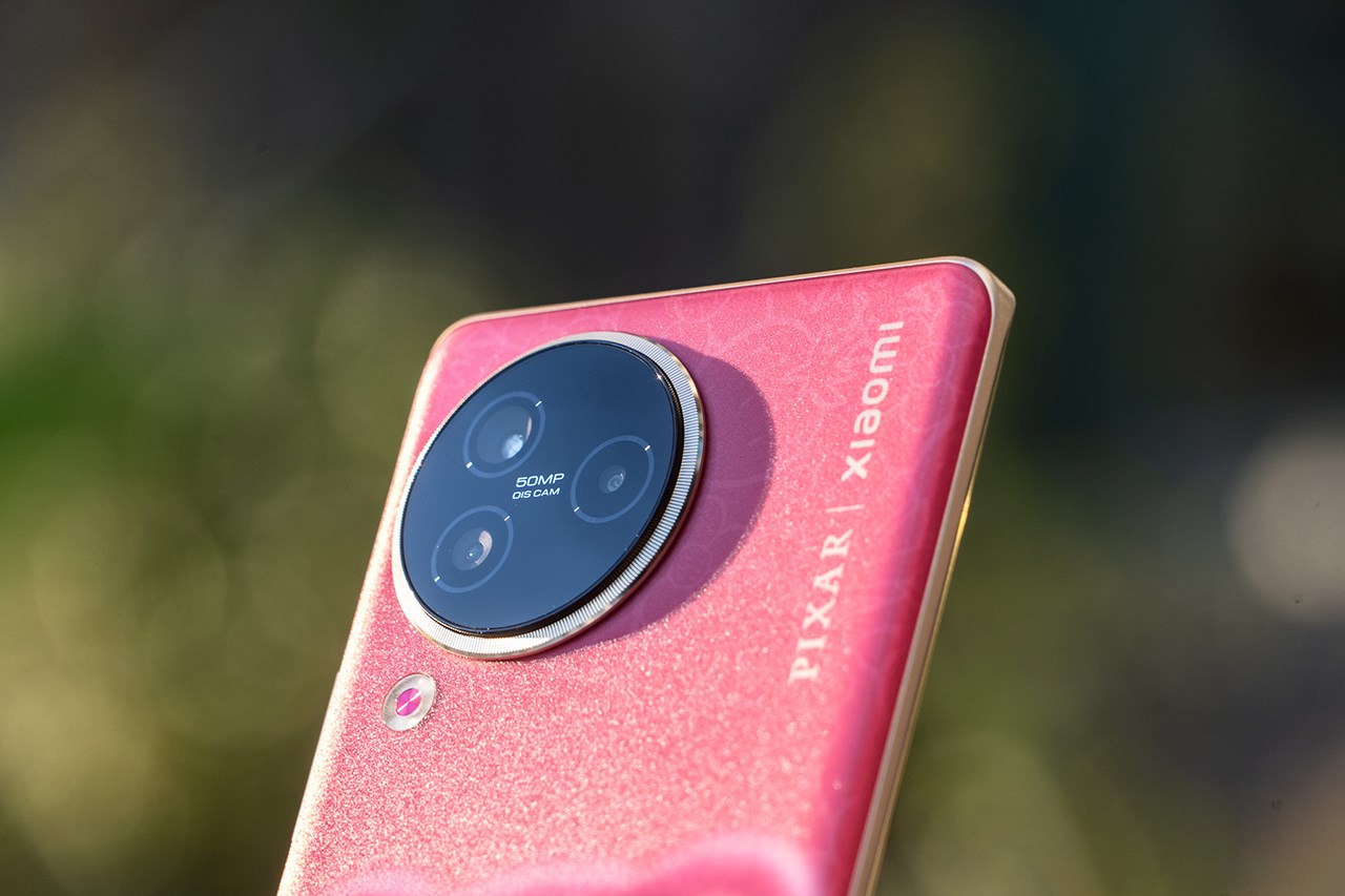 Cụm camera của Xiaomi CIVI 3 Strawberry Bear vẫn được thiết kế chỉn chu, gọn gàng như phiên bản thường. Nguồn: Weibo.