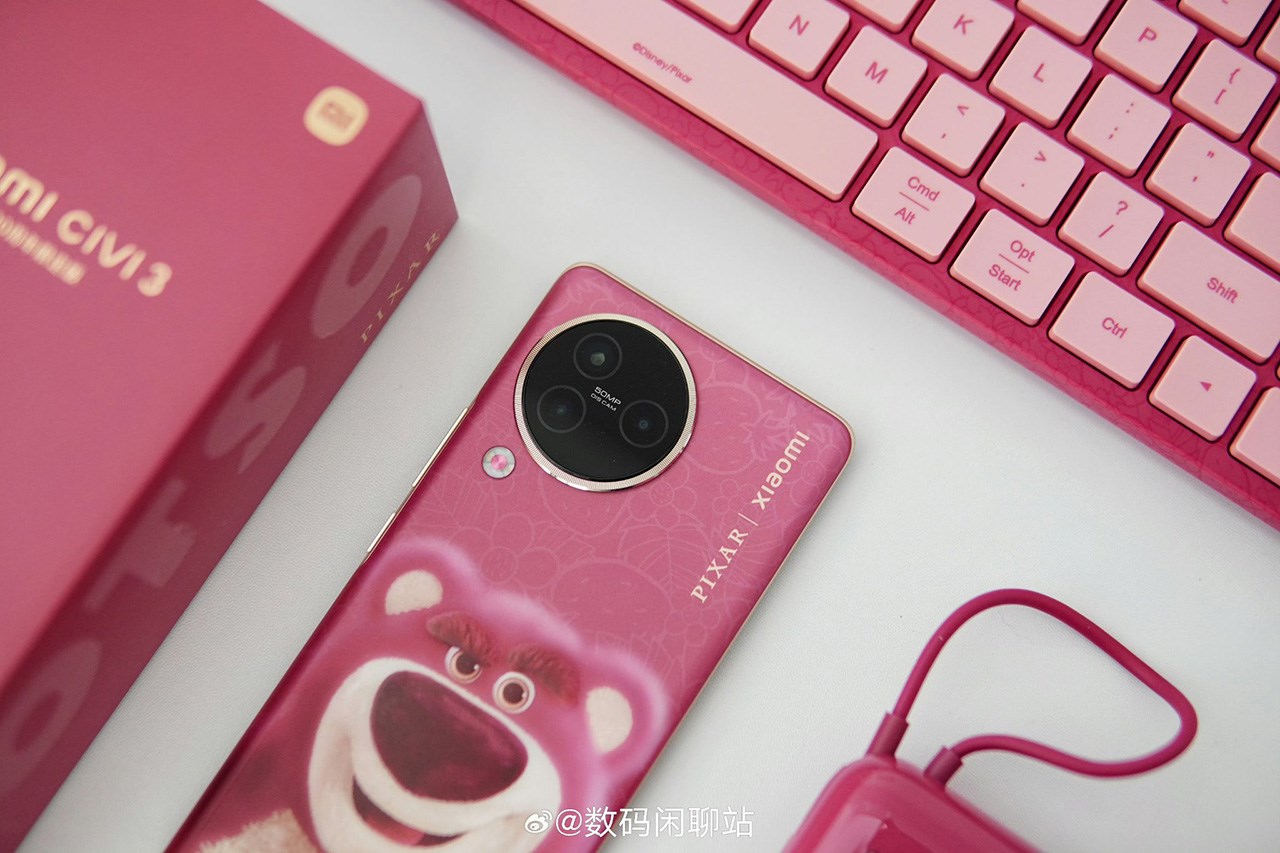 Xiaomi Civi 3 Disney Strawberry Bear Limited Edition còn đi kèm với loạt phụ kiện nổi bật khác