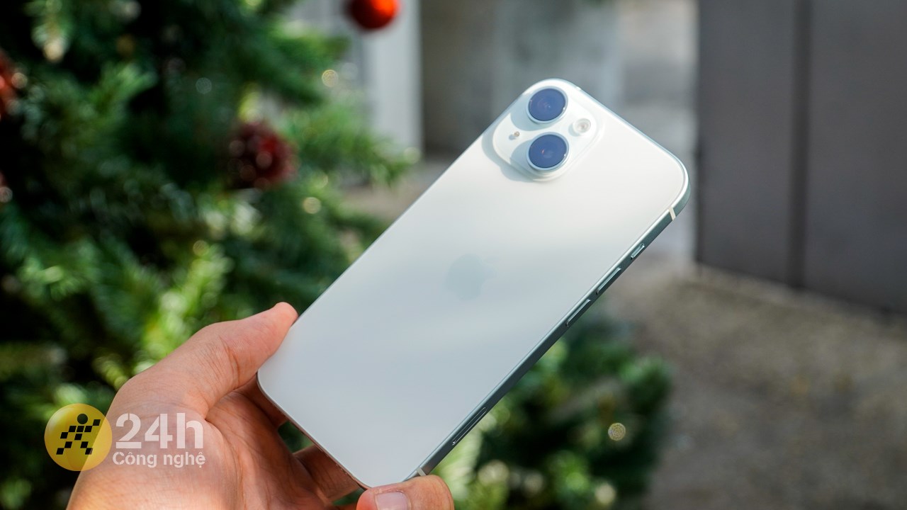 iPhone 15 dù nhỏ nhưng lại có võ đấy nha!