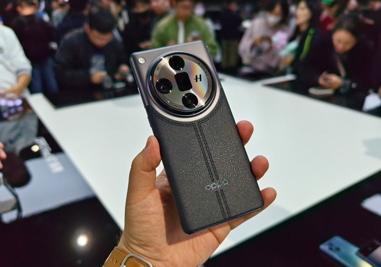 OPPO Find X7 Ultra còn mang đến khả năng đa nhiệm mượt mà với dung lượng RAM 16 GB. Nguồn: Weibo