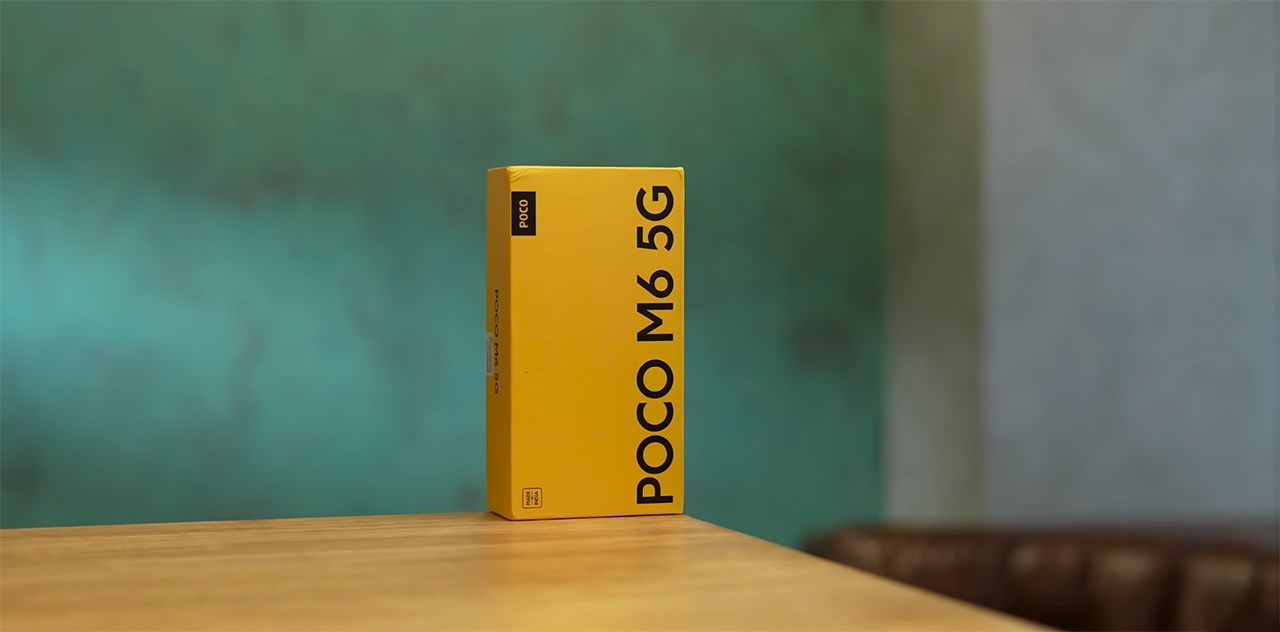 Phần hộp đựng của POCO M6 5G được thiết kế rất quen thuộc,