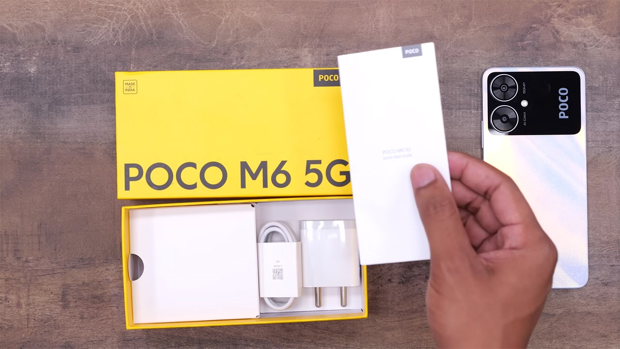 Bên trong hộp đựng POCO M6 5G chứa đầy đủ những món phụ kiện cần thiết. Nguồn: Prasadtechintelugu.