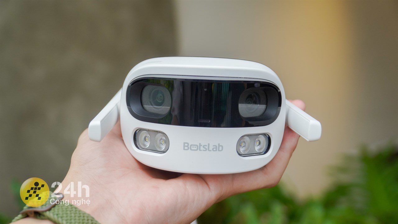 Mặt trước của BOTSLAB W302 chứa 2 camera, cụm flash và cảm biến chuyên dụng. Mặt trước của BOTSLAB W302 chứa 2 camera, cụm flash và cảm biến chuyên dụng.