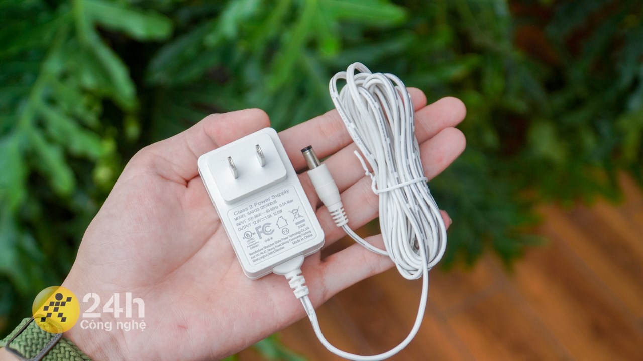 Bên trong hộp đựng chứa bộ nguồn. Bên trong hộp đựng chứa bộ nguồn.
