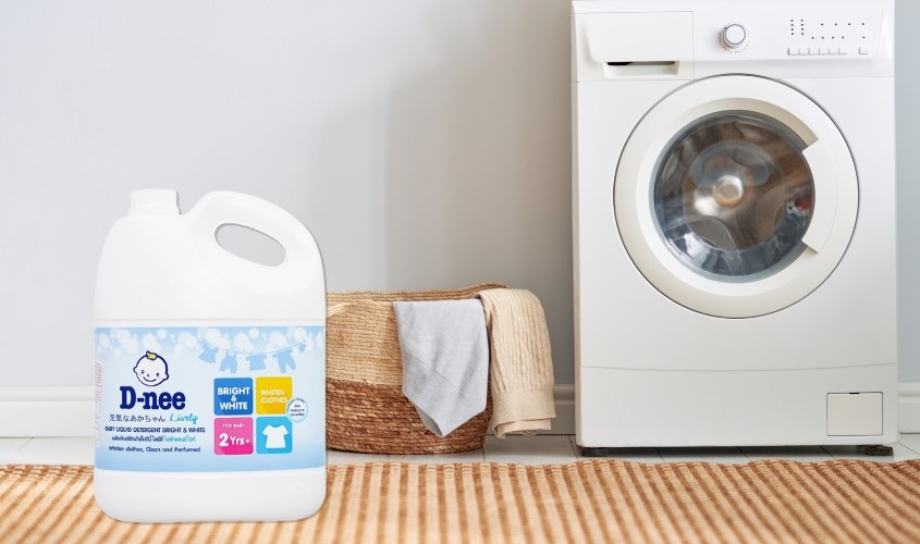Nước giặt quần áo cho bé D-nee Trắng hương thơm dịu nhẹ can 3 lít
