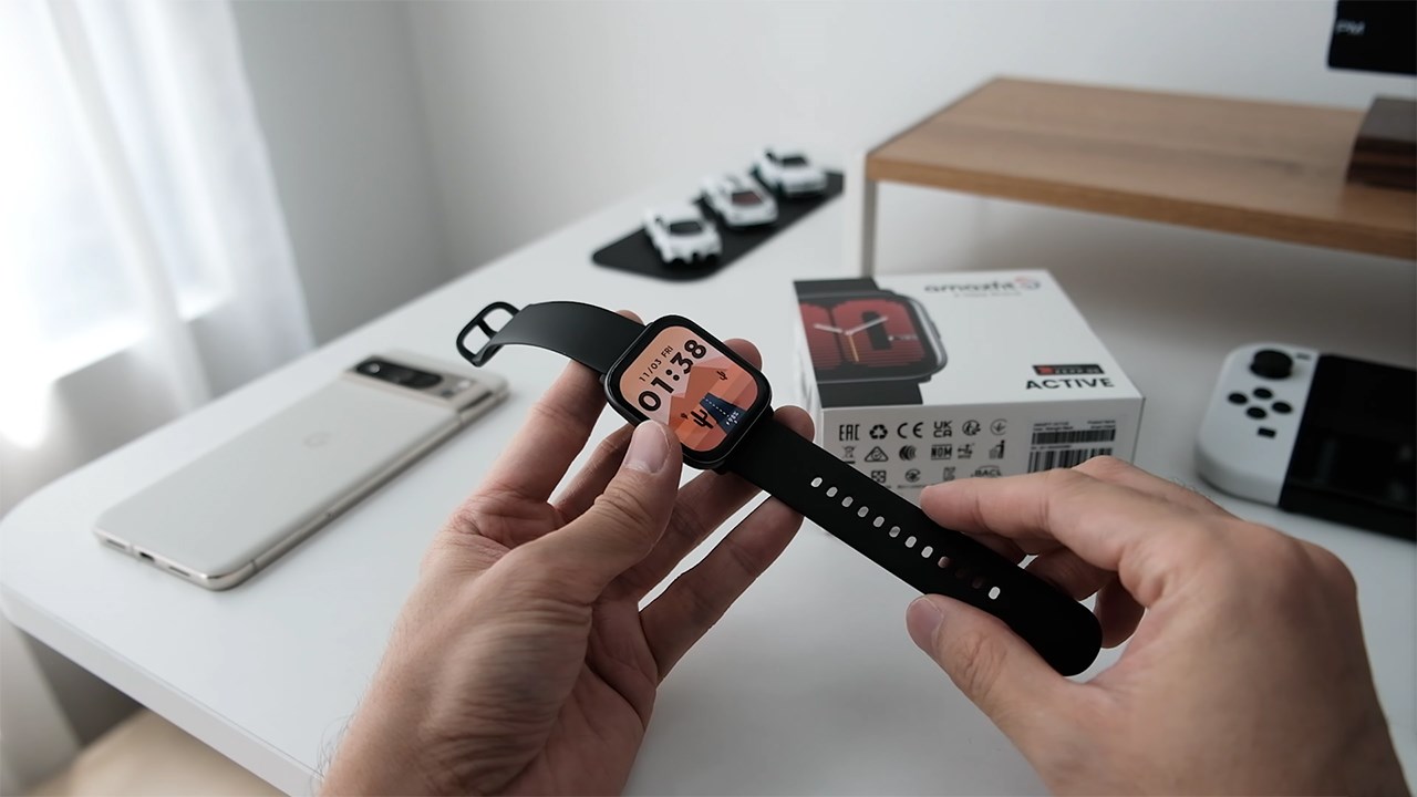 Phần dây của Amazfit Active mang đến cảm giác đeo êm ái. Nguồn: Lim Reivew.