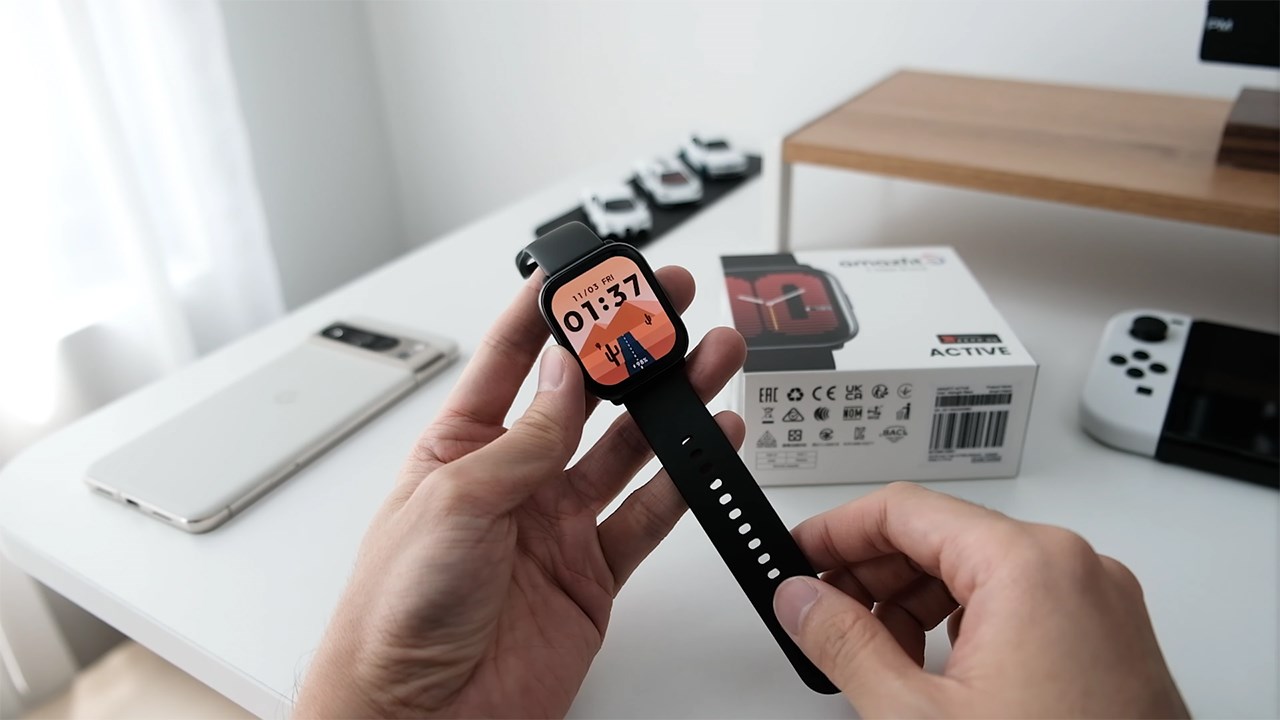 Amazfit Active còn có kích thước gọn gàng và cân nặng vừa phải. Nguồn: Lim Review.