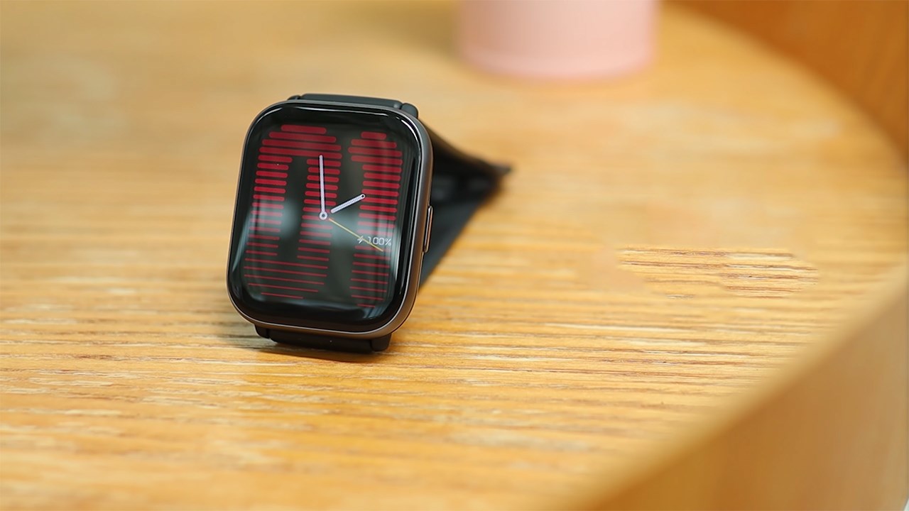 Amazfit Active còn được trang bị màn hình lớn và chất lượng hiển thị tốt. Nguồn: Lim Review.