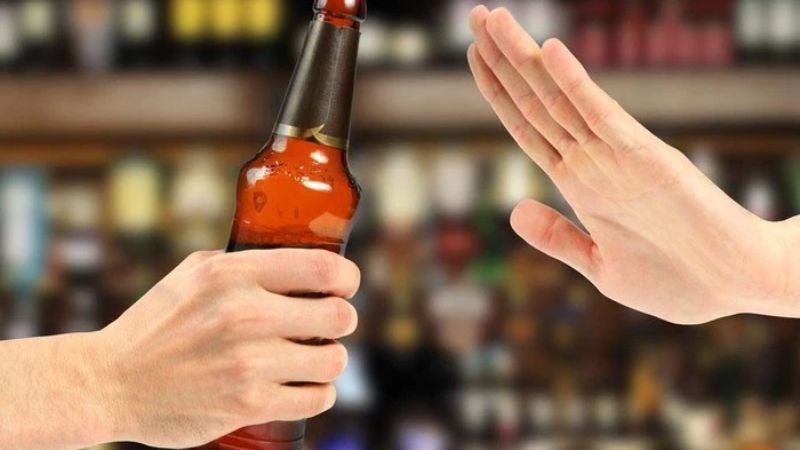 Bạn không nên uống quá nhanh hoặc quá nhiều rượu bia cùng một lúc