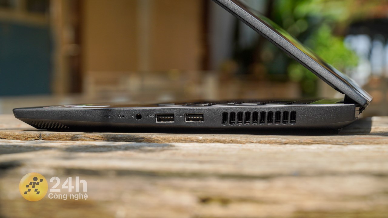 Cạnh phải của Lenovo Ideapad Gaming 3 15ACH16. Cạnh phải của Lenovo Ideapad Gaming 3 15ACH16.