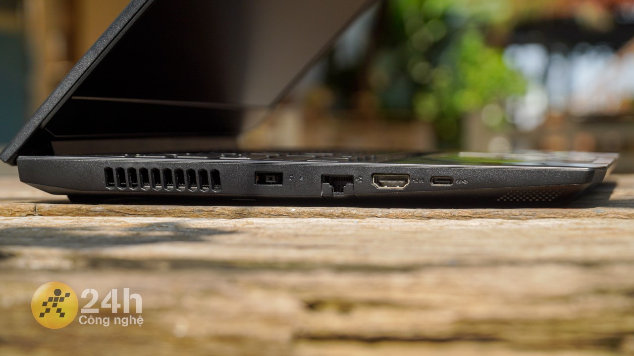 Cạnh trái của Lenovo Ideapad Gaming 3 15ACH16. Cạnh trái của Lenovo Ideapad Gaming 3 15ACH16.