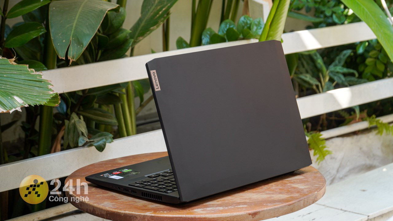 Lenovo Ideapad Gaming 3 15ACH16 còn có kích thước và cân nặng rất vừa phải. Lenovo Ideapad Gaming 3 15ACH16 còn có kích thước và cân nặng rất vừa phải.