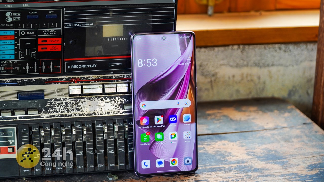 Tết đến xuân về, điện thoại OPPO sạc siêu nhanh giá khỏi chê