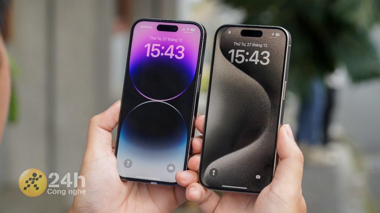 Viền màn hình iPhone 15 Pro (phải) cảm giác mỏng hơn so với iPhone 14 Pro (phải). Viền màn hình iPhone 15 Pro (phải) cảm giác mỏng hơn so với iPhone 14 Pro (phải).