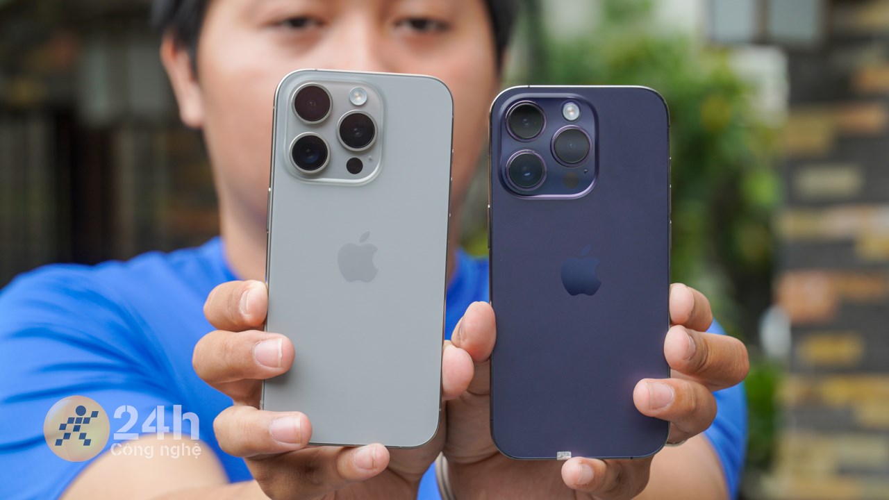 iPhone 15 Pro (trái) nhẹ hơn đáng kể so với iPhone 14 Pro (phải). iPhone 15 Pro (trái) nhẹ hơn đáng kể so với iPhone 14 Pro (phải).