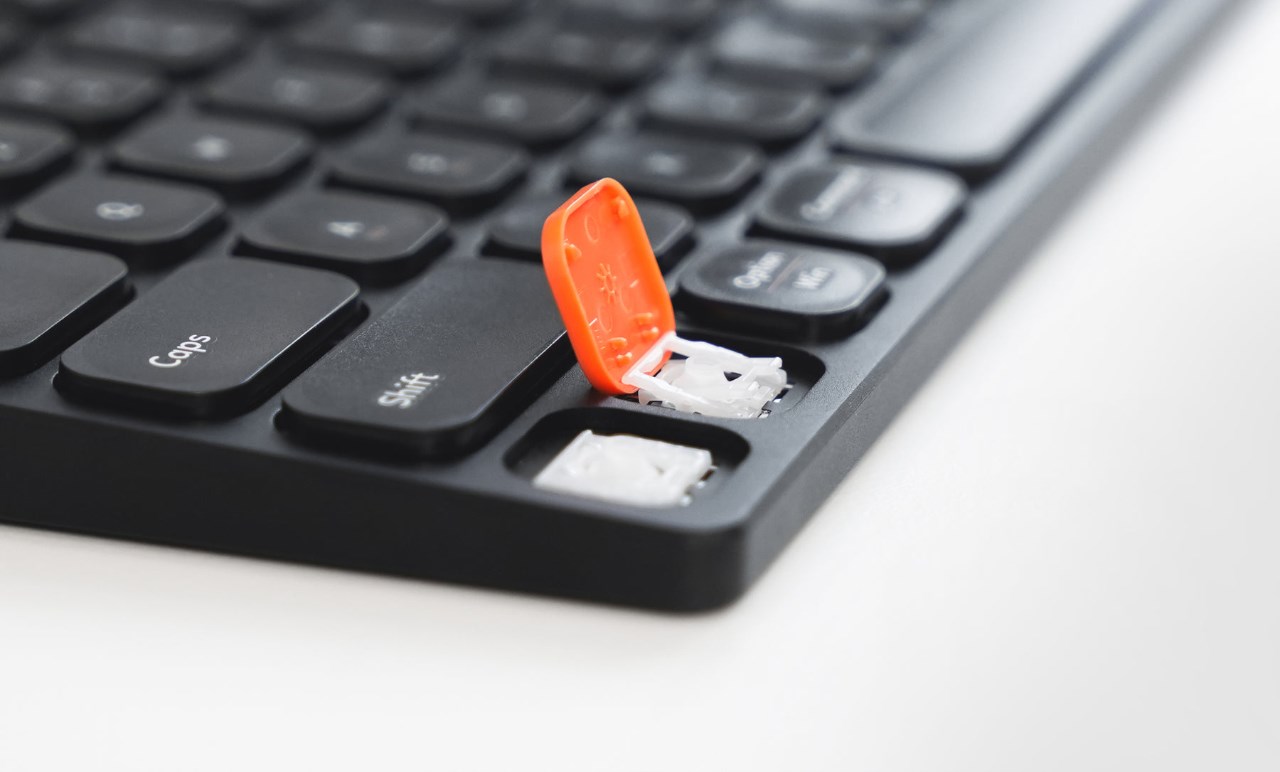 Cận cảnh cấu trúc phím X-Scissors bên dưới bàn phím Hyperwork HyperOne Gen 2. Nguồn: Hyperwork.