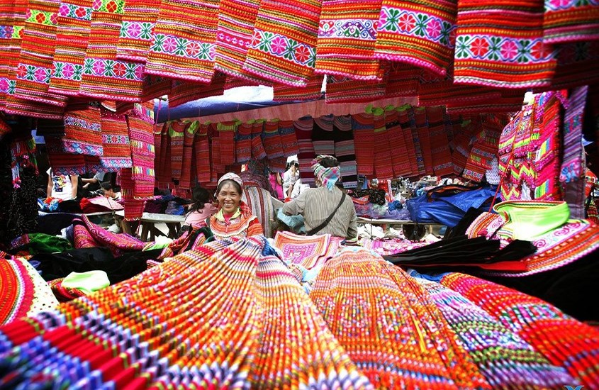 Tham gia các lễ hội và chợ phiên tại Sapa