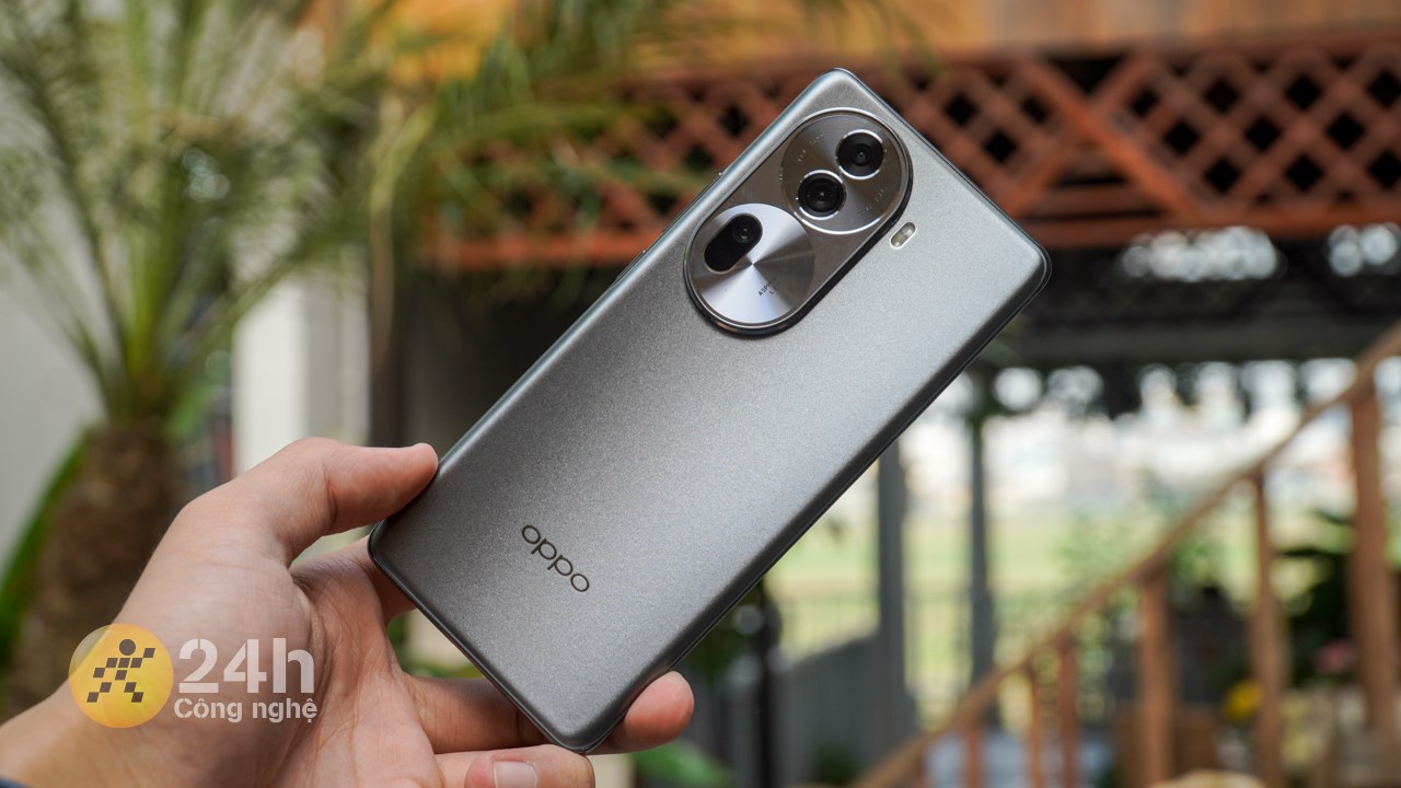 Thiết kế tổng thể của OPPO Reno11 Pro 5G với những đường cong mềm mại ở phần khung viền, mặt lưng. Thiết kế tổng thể của OPPO Reno11 Pro 5G với những đường cong mềm mại ở phần khung viền, mặt lưng.