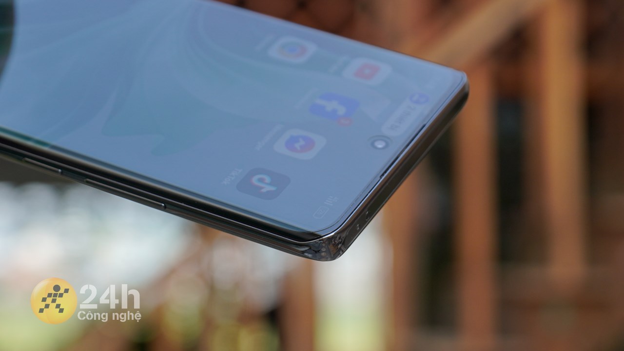 OPPO Reno11 Pro 5G có mức độ hoàn thiện tốt, không xuất hiện khe hở giữa phần khung viền và mặt trước/mặt sau. OPPO Reno11 Pro 5G có mức độ hoàn thiện tốt, không xuất hiện khe hở giữa phần khung viền và mặt trước/mặt sau.