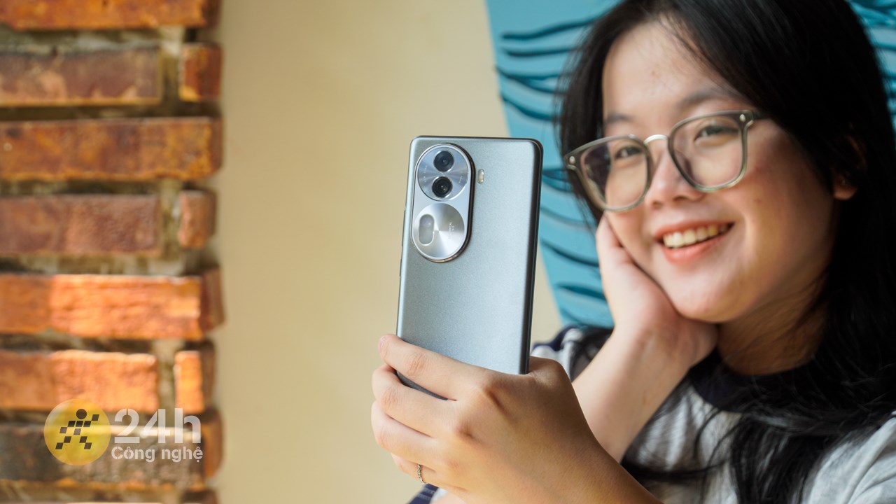 Camera selfie 32 MP của OPPO Reno11 Pro 5G sẽ giúp nhiều chị em tự tin sống ảo. Camera selfie 32 MP của OPPO Reno11 Pro 5G sẽ giúp nhiều chị em tự tin sống ảo.