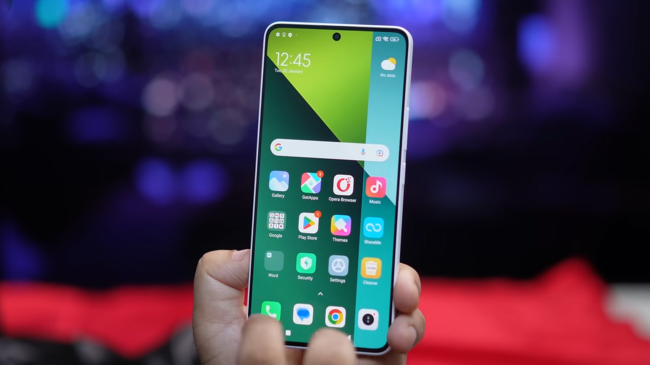 Màn hình của Redmi Note 13 Pro 5G có thiết kế đục lỗ cùng các cạnh viền mỏng đầy tinh tế