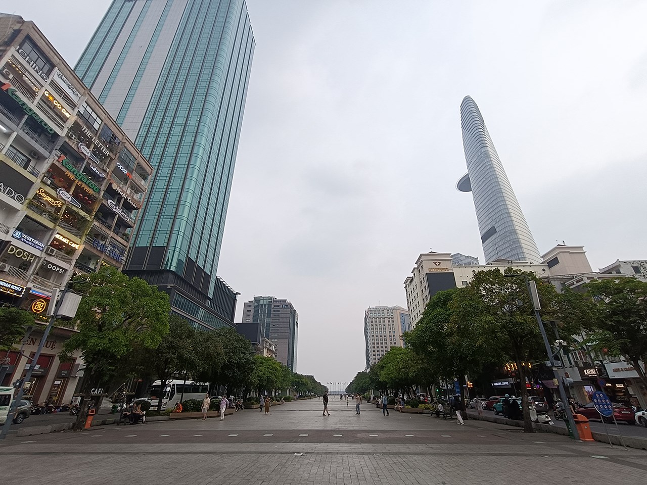 Ảnh chụp góc siêu rộng cũng đạt chất lượng tốt về chi tiết, màu lẫn độ tương phản.