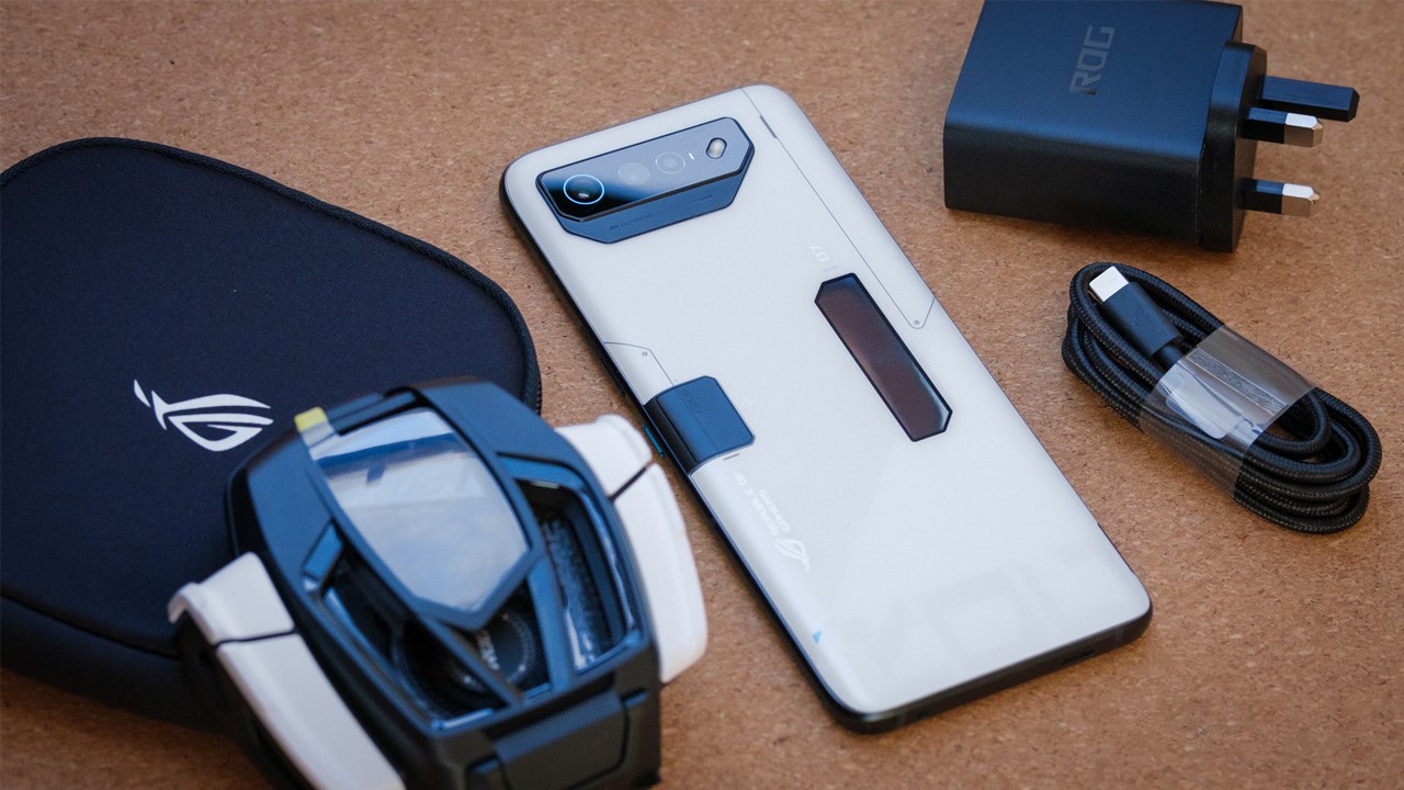 ASUS ROG Phone sẽ là mẫu smartphone gaming đầu tiên được trang bị sạc không dây