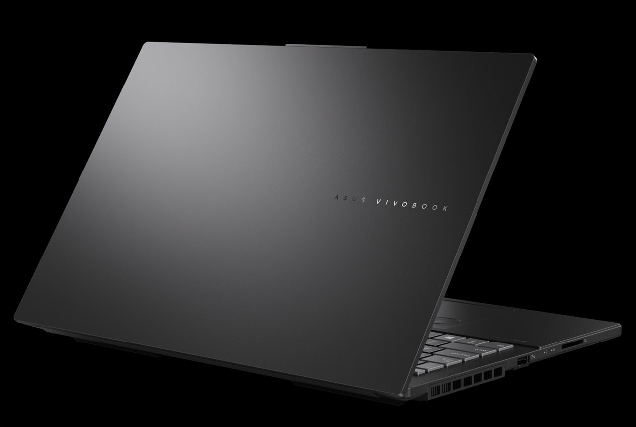 Máy tính xách tay có đầy đủ cổng kết nối