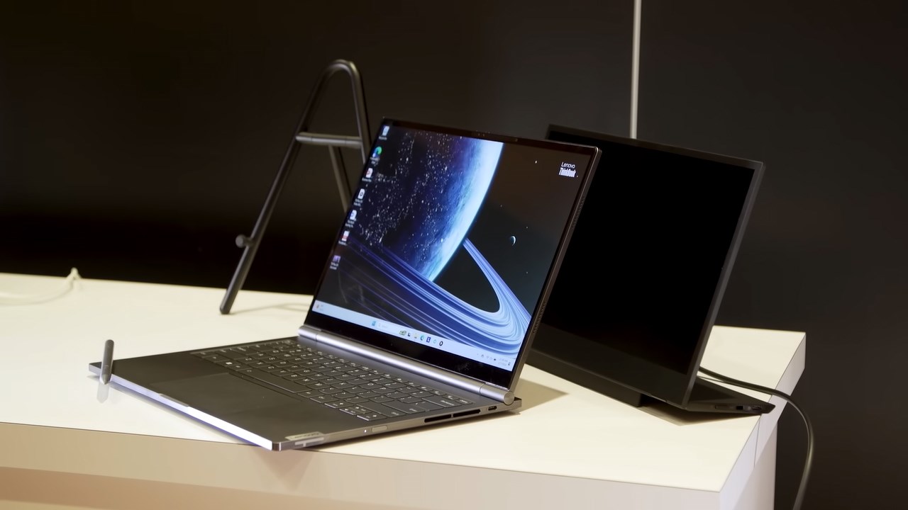Lenovo ThinkBook Plus Gen 5 có ngoại hình gọn nhẹ, đơn giản đặc trưng của dòng sản phẩm ThinkBook