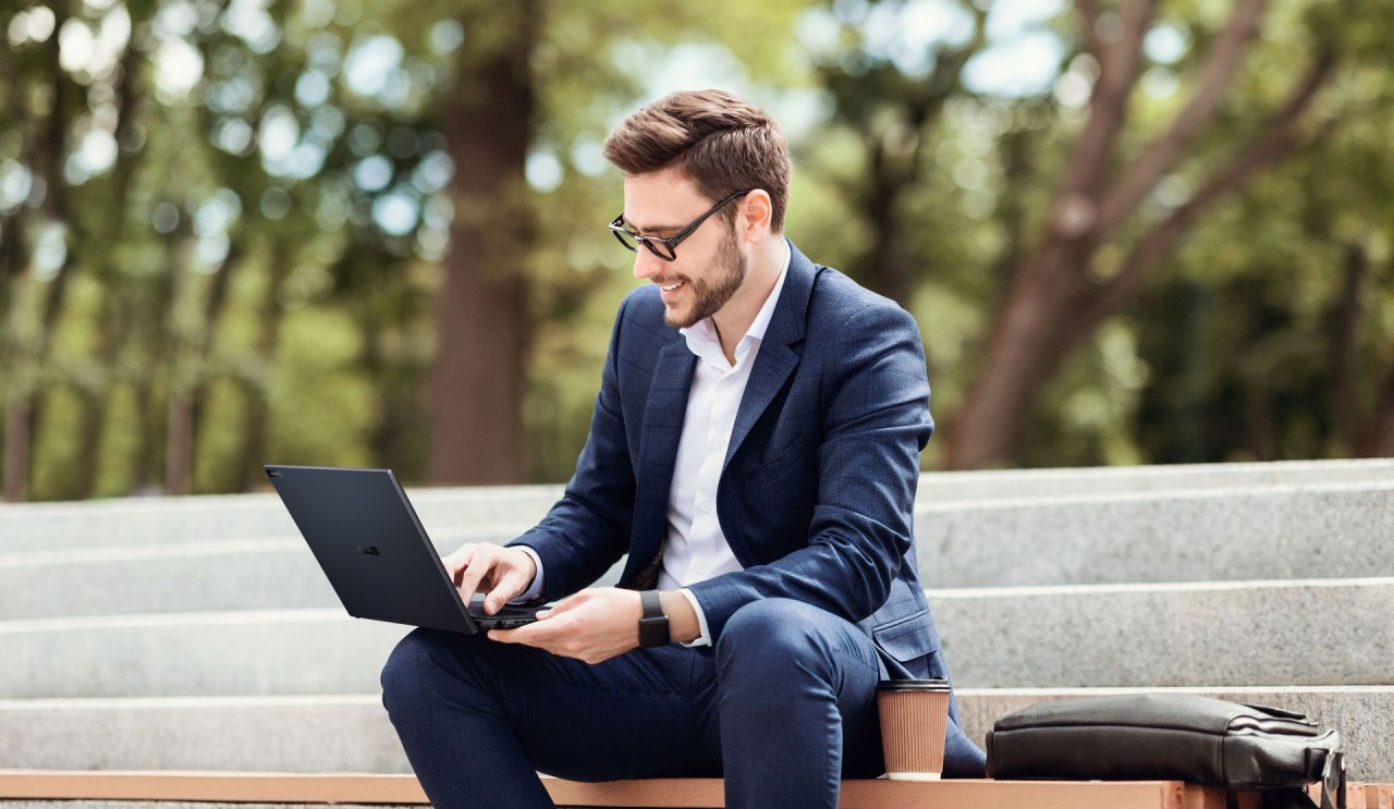 ASUS ra mắt dòng sản phẩm ExpertBook B3 và B5 thế hệ mới hỗ trợ AI