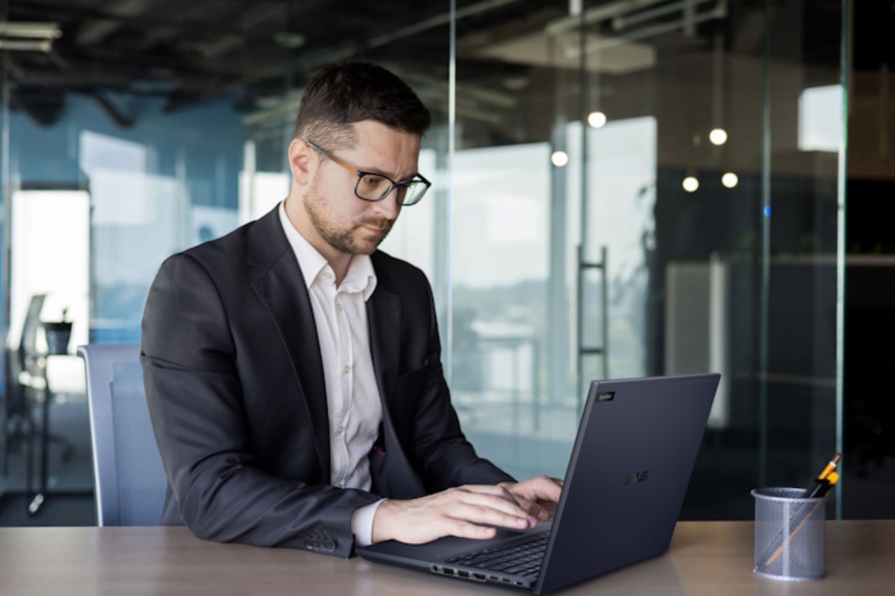 ASUS ra mắt dòng sản phẩm ExpertBook B3 và B5 thế hệ mới hỗ trợ AI