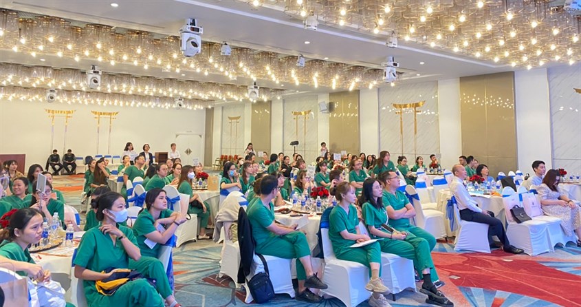 Dược sĩ An Khang tập trung theo dõi chương trình Dược sĩ An Khang tập trung theo dõi chương trình