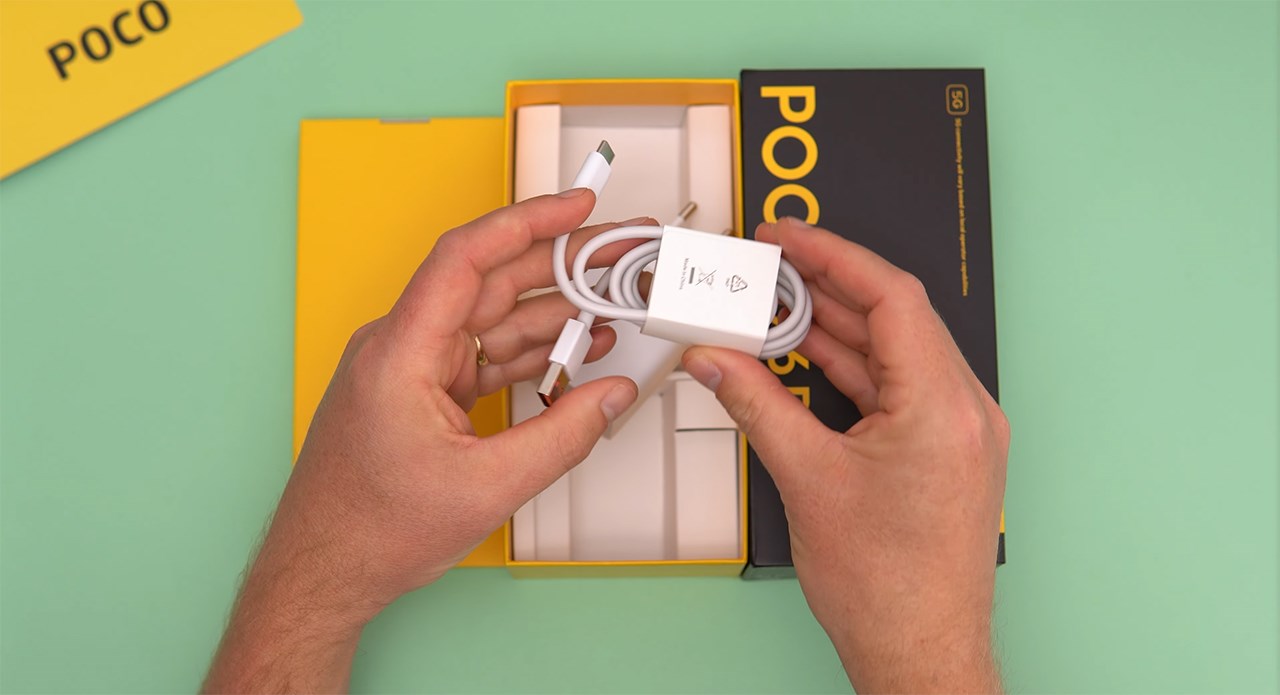 Thêm dây sạc USB Type-C. Nguồn: TechTablets.