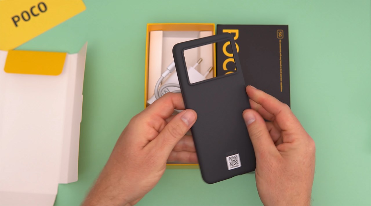 Thêm ốp lưng nhựa dẻo màu. Nguồn: TechTablets.