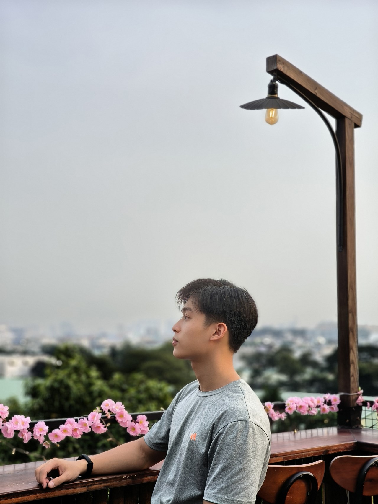 Ảnh chụp chân dung xóa phông mức 2x trong điều kiện đủ sáng từ camera Reno11 Pro 5G. Ảnh chụp chân dung xóa phông mức 2x trong điều kiện đủ sáng từ camera Reno11 Pro 5G.